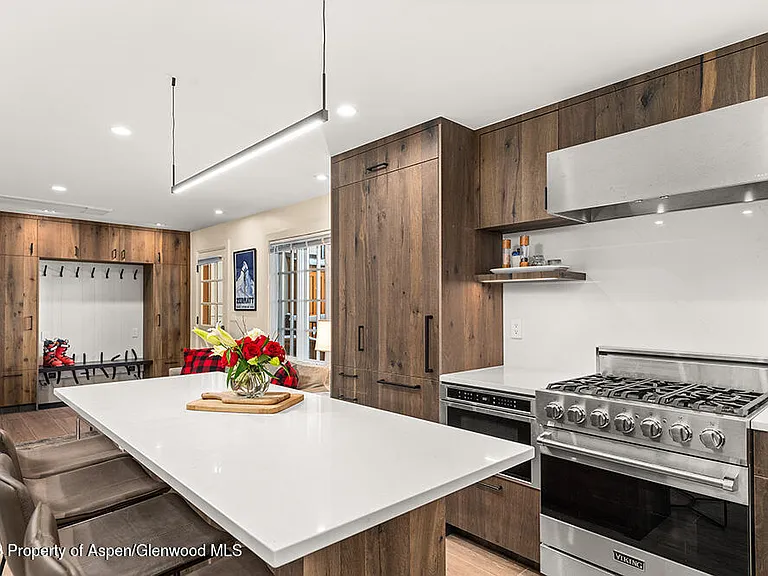631 S Galena St #11 — Photo 4