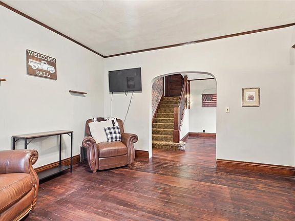 3rd image of 1157 Raspberry Ave