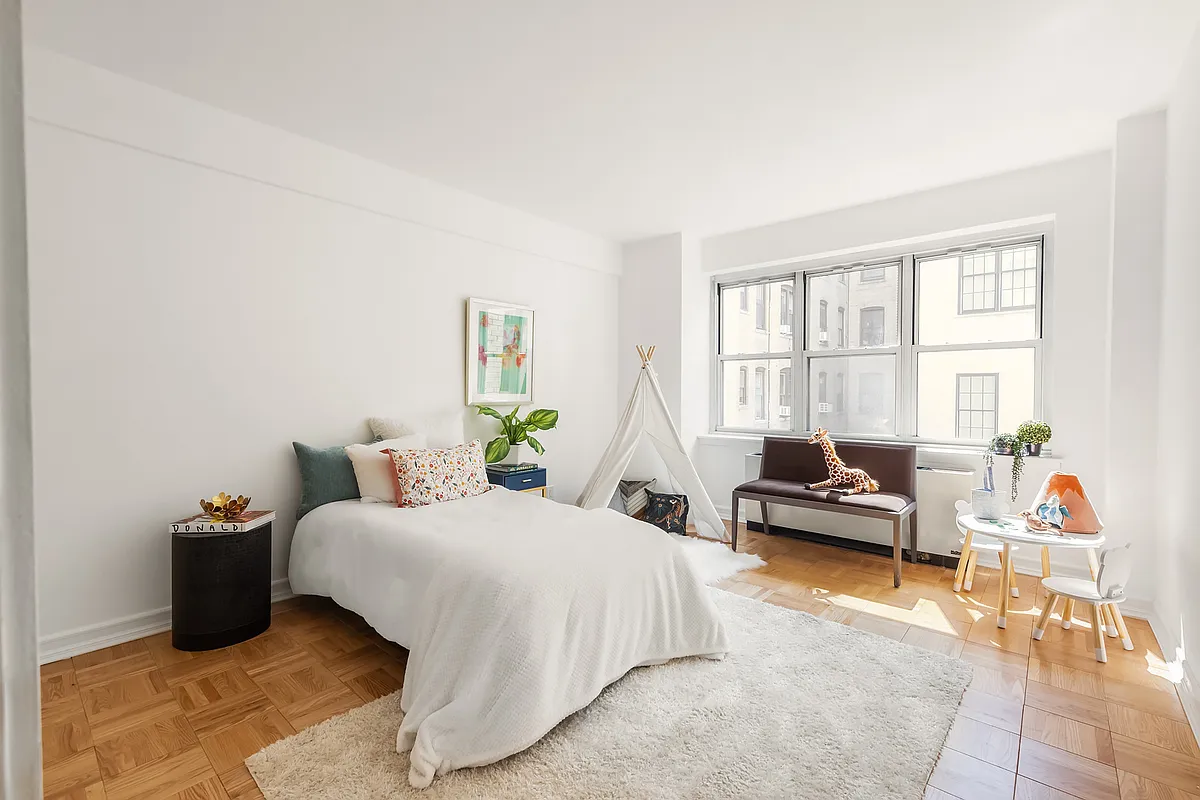 8 East 83rd Street #4B in Upper East Side, Manhattan