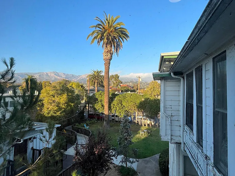 1419 De La Vina St #16 — Photo 7