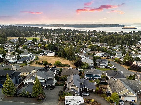 3rd image of 742 Nelson Rd