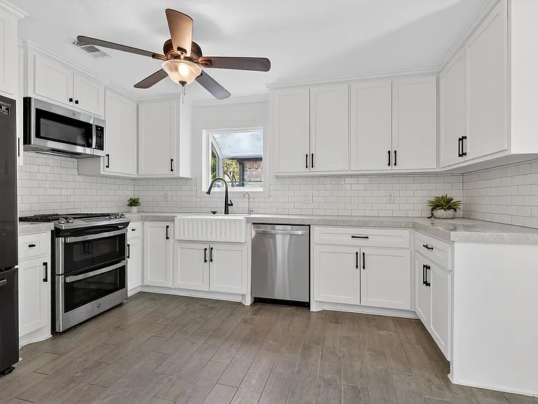417 W Hillary Cir — Photo 22