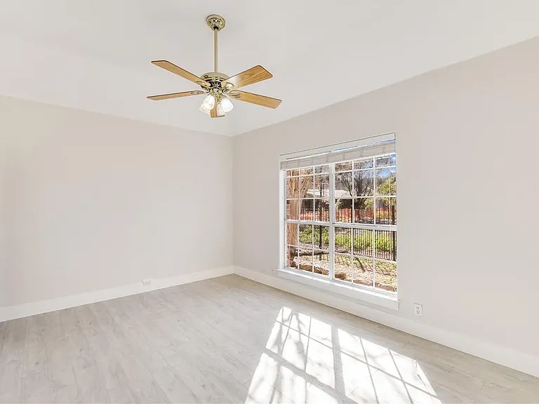 207 Tellus St — Photo 19