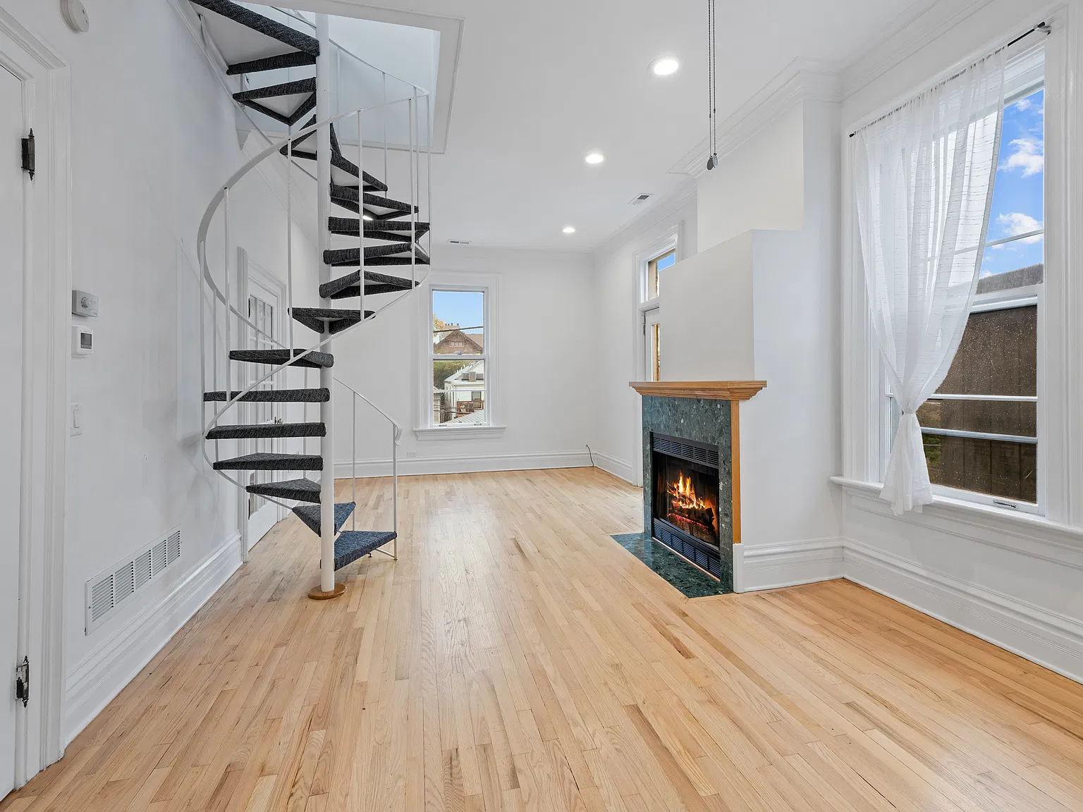 3 bed, $3,950 — Photo 2