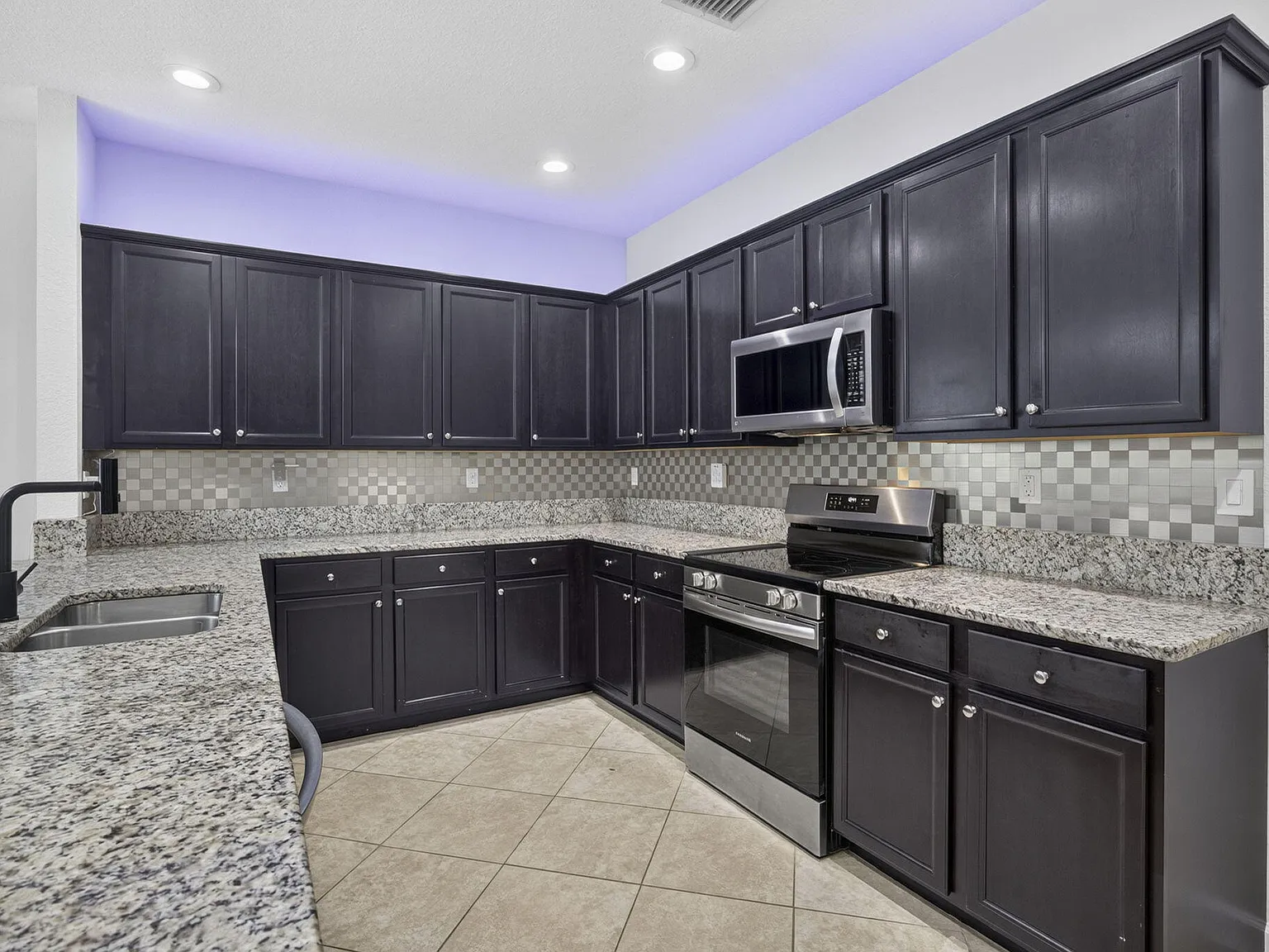 4 bed, 3.5 bath, 3166 sqft, $7,000 — Photo 3