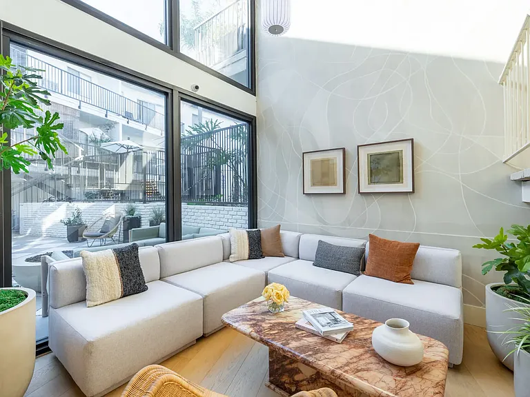 The Regal Villa Apts...Gorgeous Newly Remodeled 2 Bedroom.. Prime Location! CALL NOW! — Photo 3