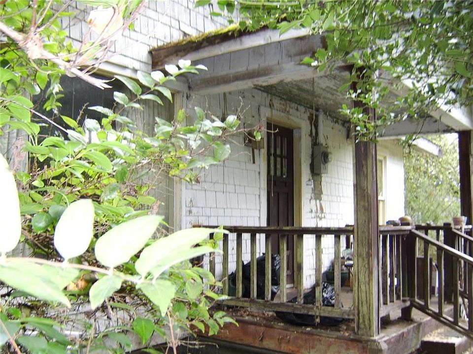2nd image of 1418 Dickinson Ave NW