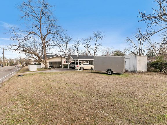 4th image of 200 Forrest St