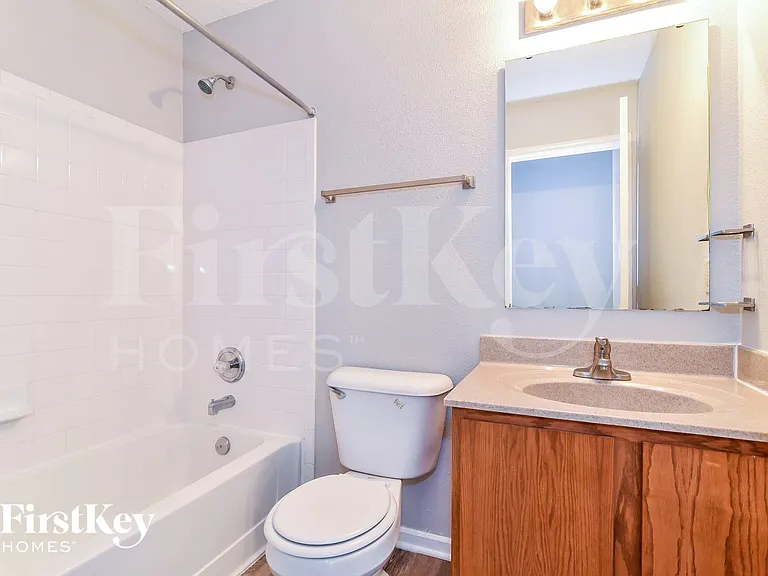 8823 Youngs Creek Ln — Photo 10