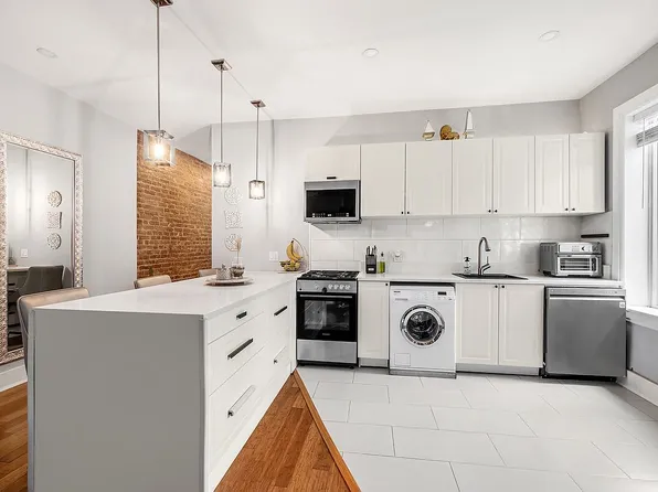 45-08 40th St APT D31, Queens, NY 11104