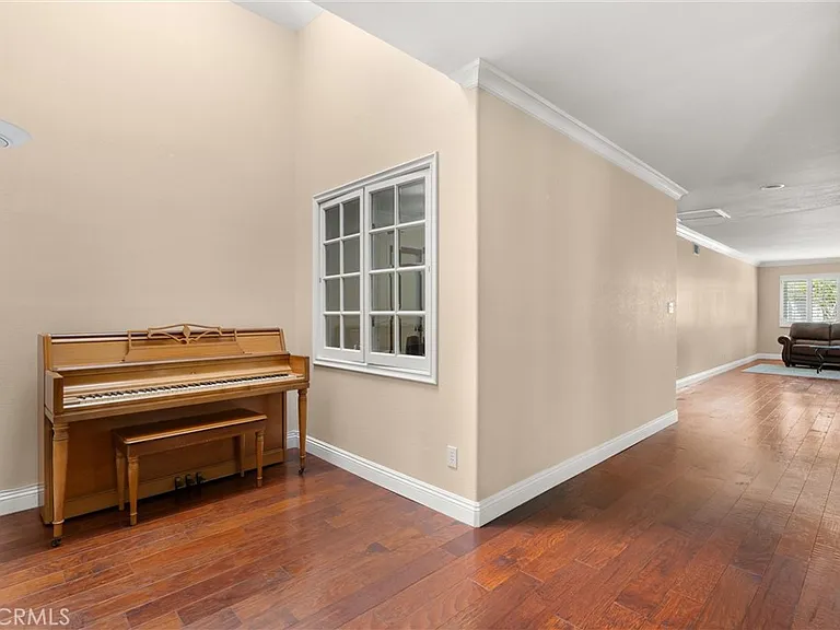 5081 Howard Ave — Photo 15