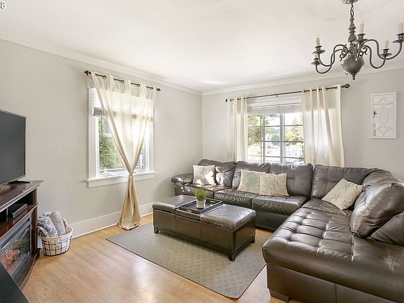 3rd image of 3201 Drummond Ave