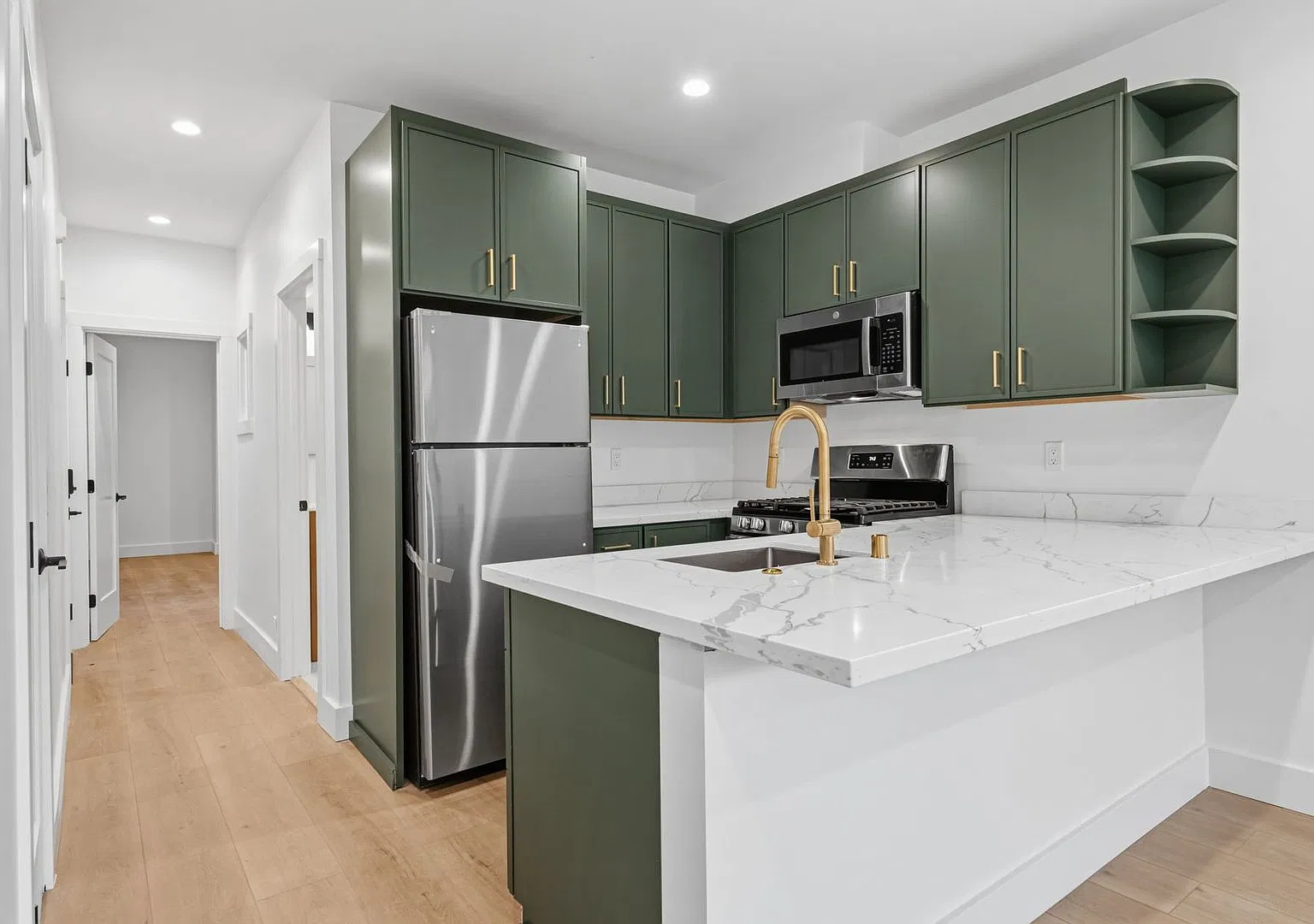 Brand-New Luxury Apartments at 1530 Leavenworth Street — Photo 1