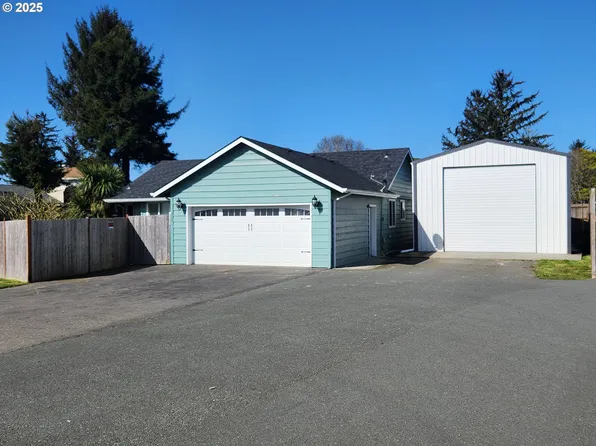 335 Mill Beach Rd, Brookings, OR 97415