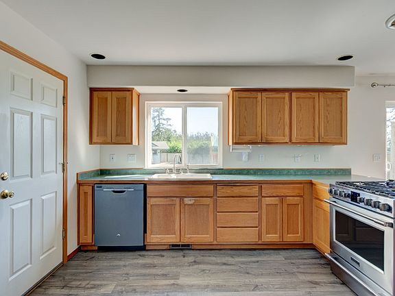 2nd image of 1436 Admirals Dr