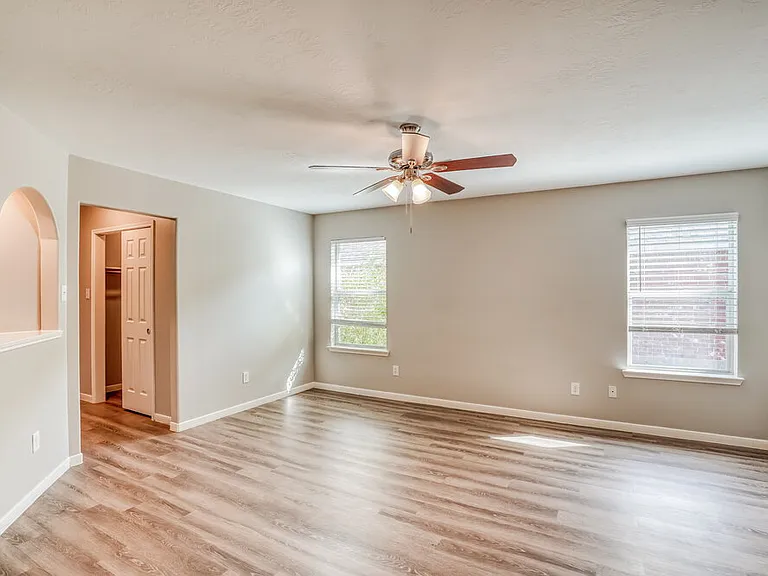 2427 Ranch Hollow Ct — Photo 11