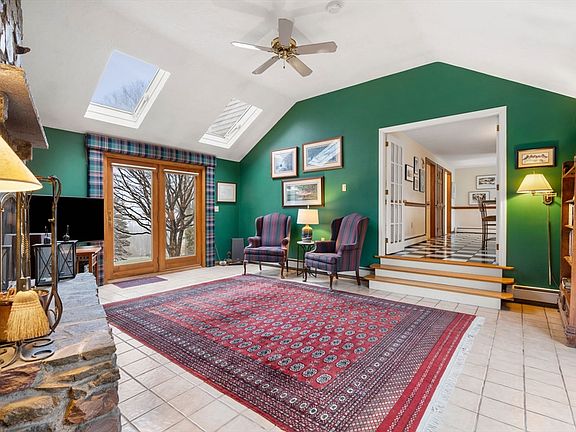 4th image of 22 Donovan Dr