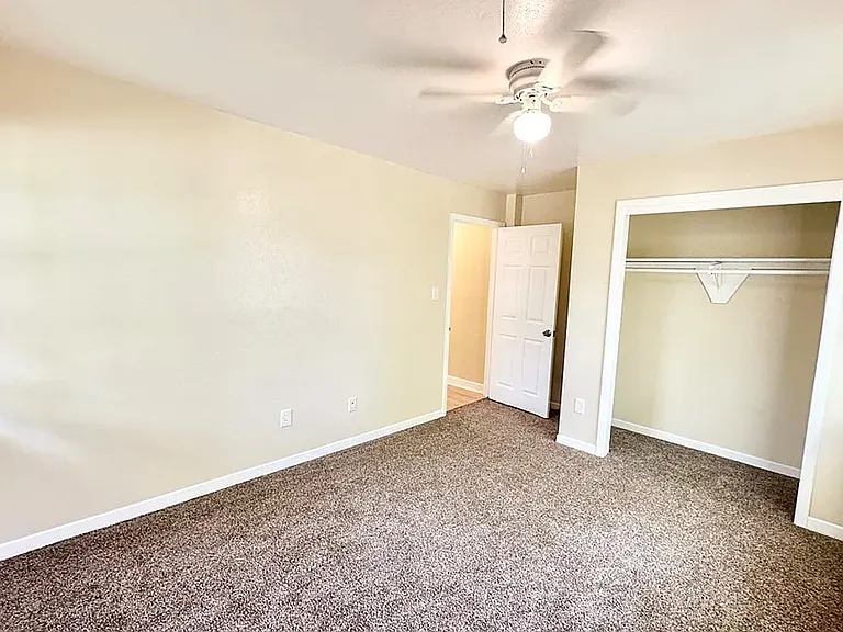502 S 13th St — Photo 15