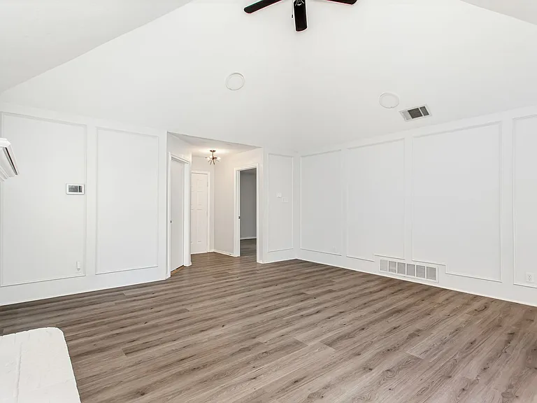 1016 Willowbrook Trl — Photo 4