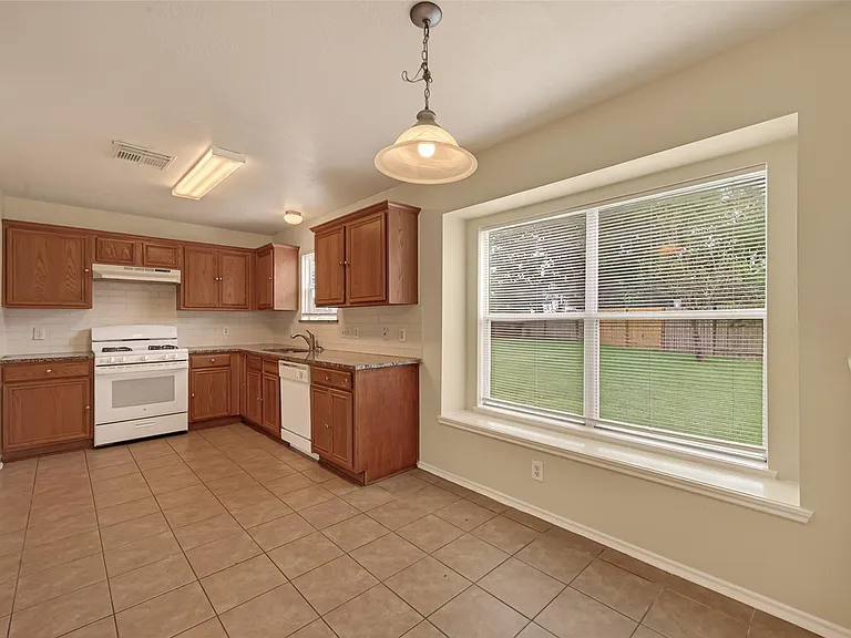 1838 Strongs Ct — Photo 12