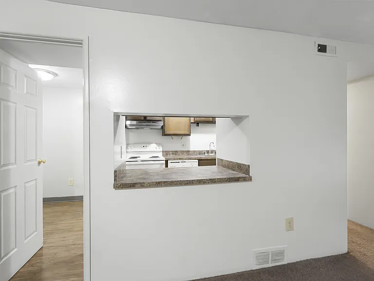 Greenwich Manor Apartments — Photo 60