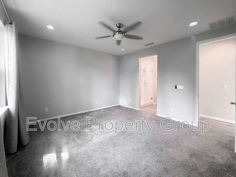 231 Flach Dr — Photo 2