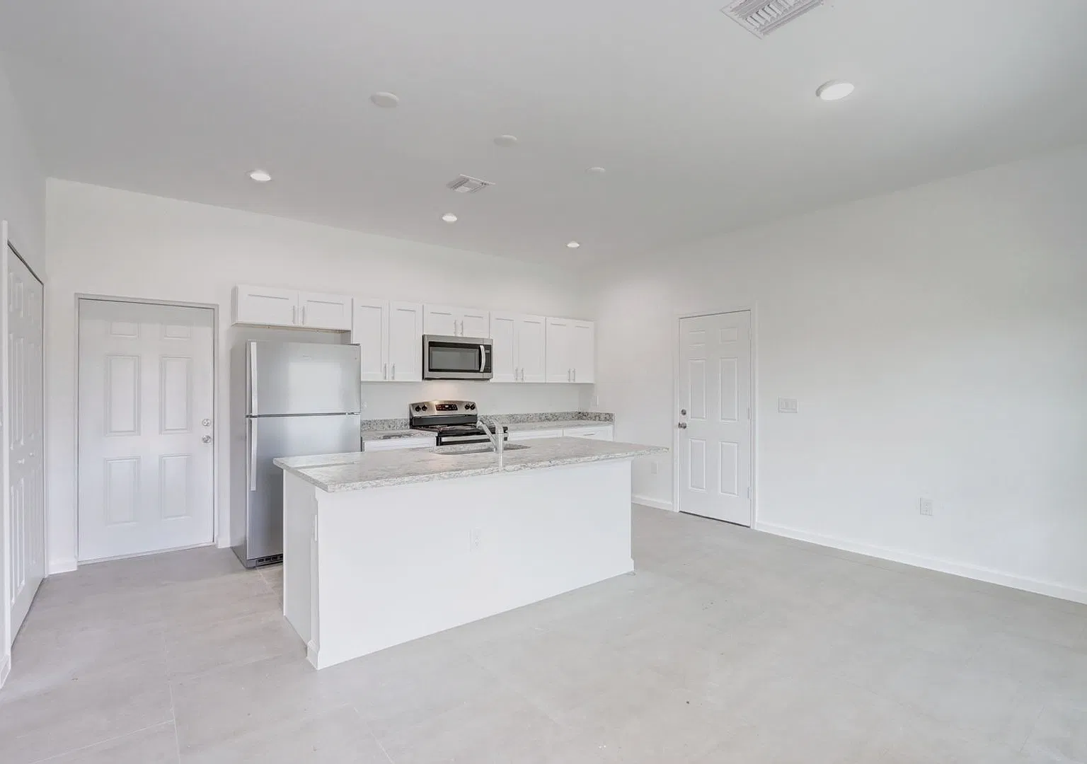 Brand New Custom 1/1/1-Sw Lehigh Acres — Photo 4