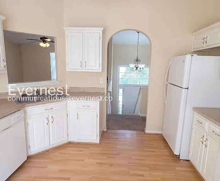 10718 Barberry Dr — Photo 4
