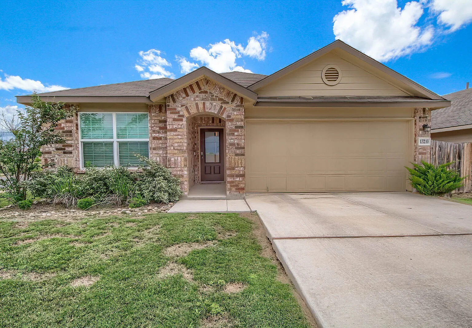 4 bed, 2.0 bath, 1906 sqft, $1,950 — Photo 1