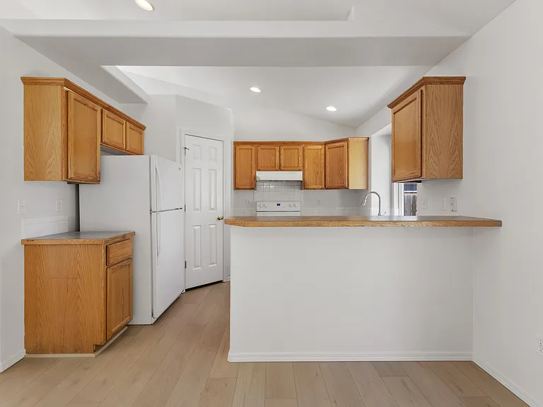 2114 E Olympic Ave — Photo 8