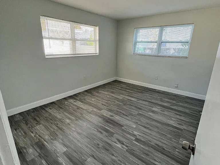 7511 Venetian St #4 — Photo 17