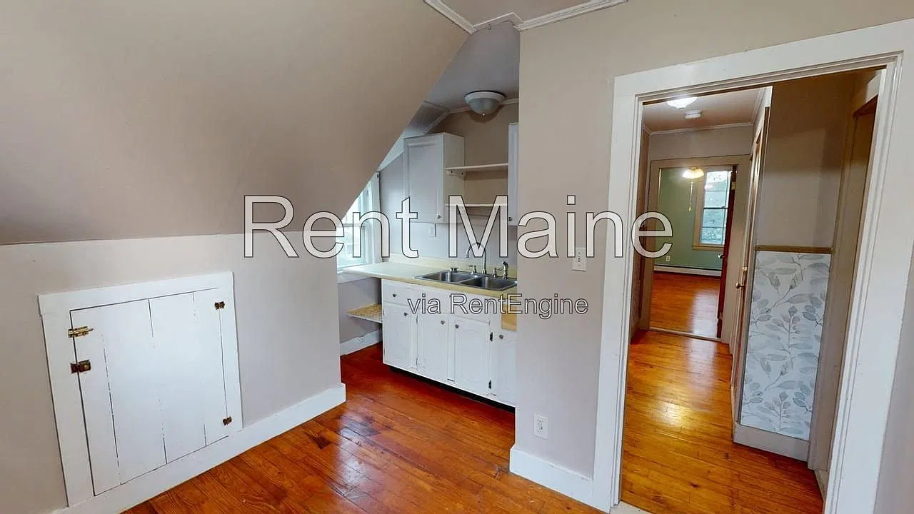 2 bed, 1.0 bath, 850 sqft, $1,300 — Photo 2