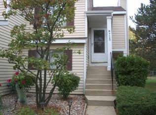 905 Manchester Cir, Schaumburg, IL