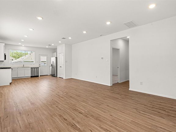 5th image of 1938 Foxtail Creek Ct