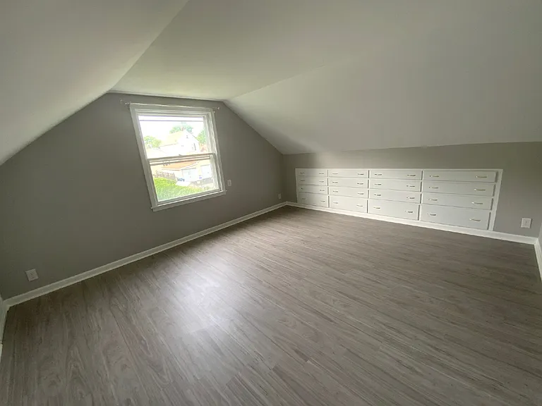 1345 Roselle Ave — Photo 13