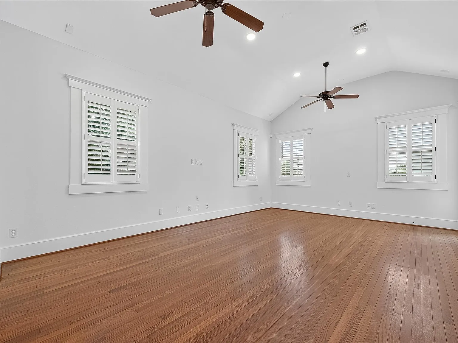 3 bed, 2.5 bath, 1990 sqft, $3,100 — Photo 4