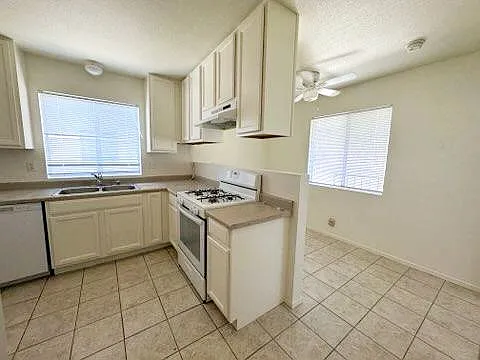 2 bed, 1.5 bath, 942 sqft, $1,850 — Photo 2