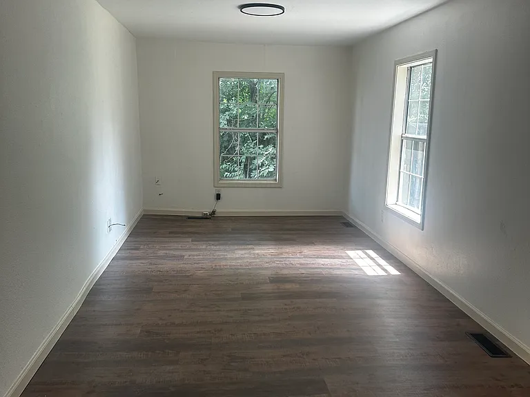 810 E Miami Ave — Photo 10