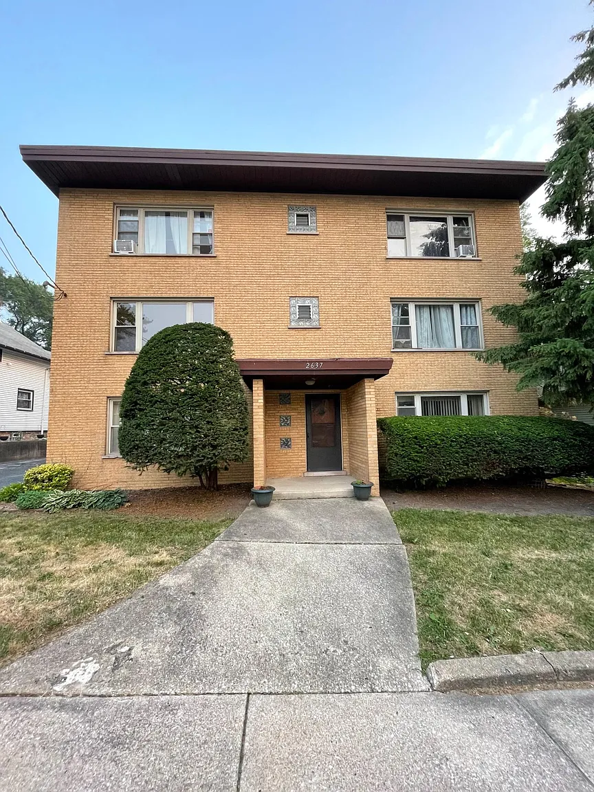2637 New St APT 2E photo 1