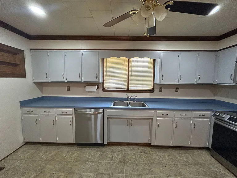306 Walnut St — Photo 36