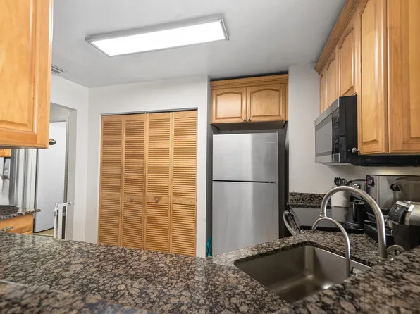 3449 NW 44th Street #203, Oakland Park, FL 33309