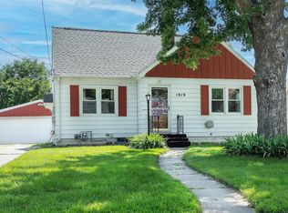 1919 W 7th St, Waterloo, IA 50702