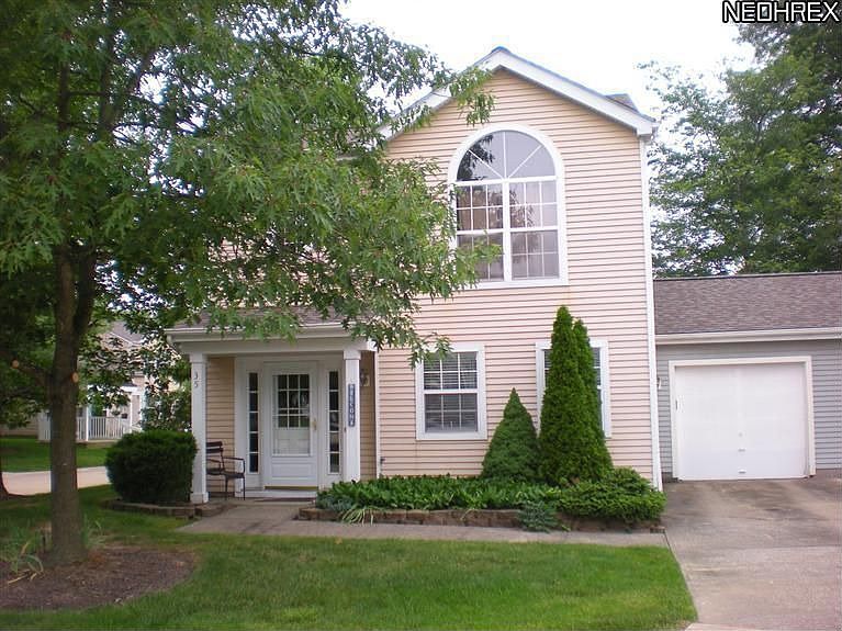 1st image of 35 Woodbury Ln