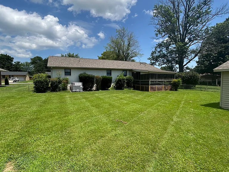 1601 Kirkwood Dr — Photo 2