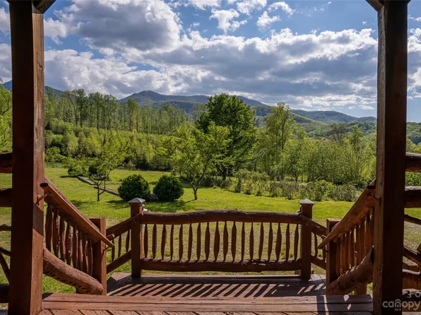 109 Carriage Dr, Burnsville, NC 28714