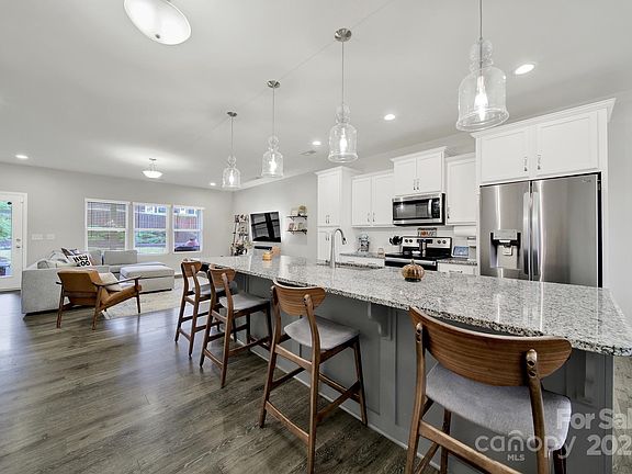 4th image of 4115 Stockbrook Dr