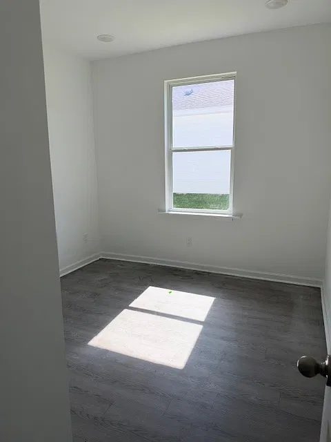 3 bed, 1275 sqft, $2,200 — Photo 4