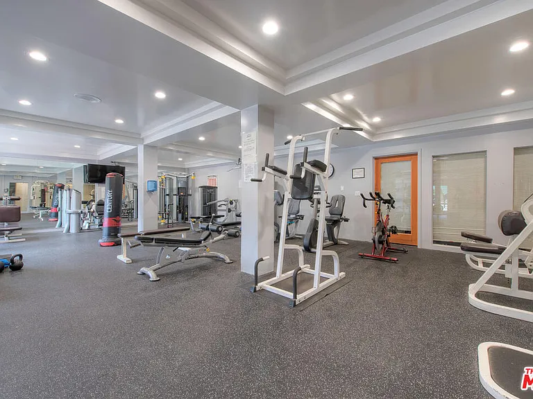 6505 Green Valley Cir #301 — Photo 32