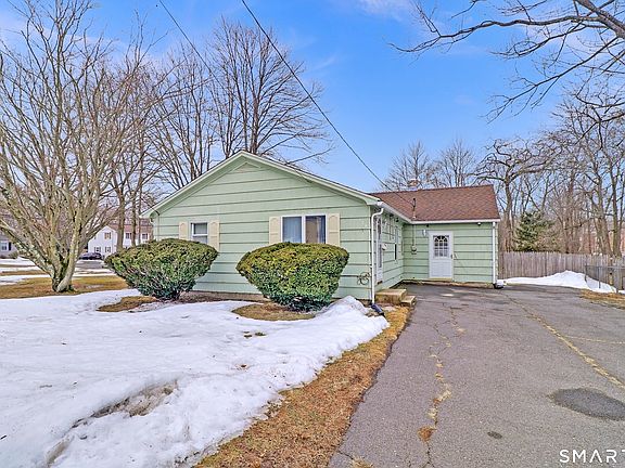2nd image of 131 Mountain View Avenue