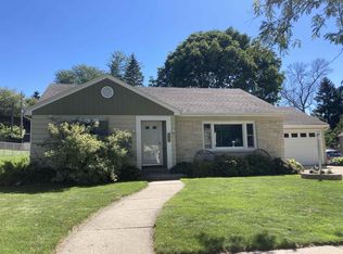 621 W Mackie St, Beaver Dam, WI 53916